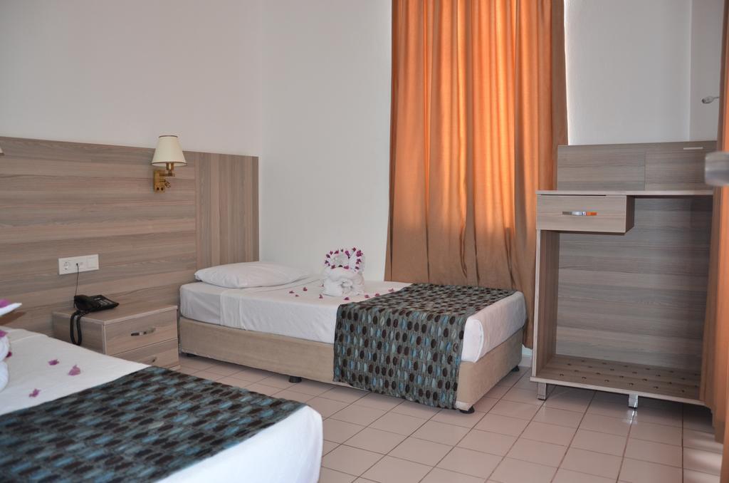 Sun Flower Apart Hotel Side Room photo